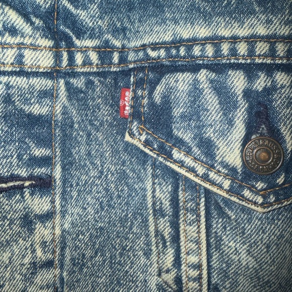 Vintage 1980s acid wash Levi’s Jean jacket. - Picture 2 of 5